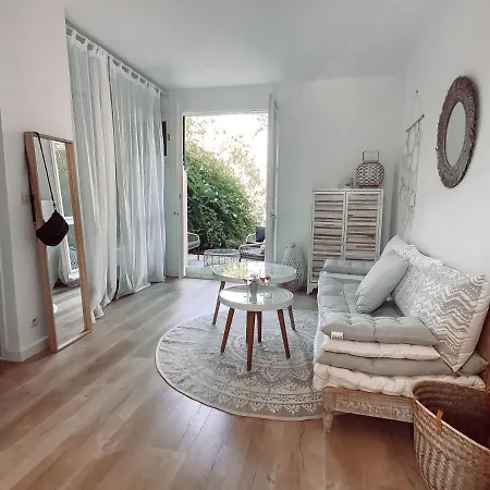 Ravissant T1 Avec Jardinet Proche De La Hyères