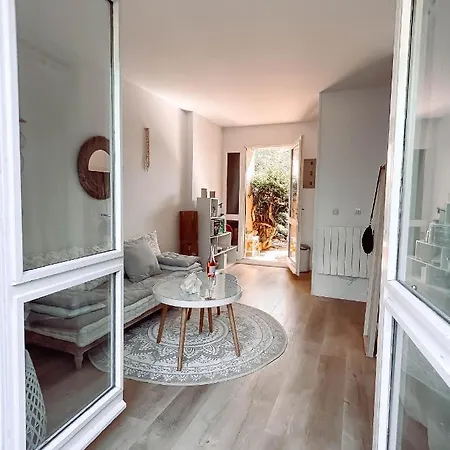 Ravissant T1 Avec Jardinet Proche De La Appartement Hyères