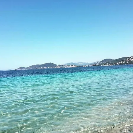 Ravissant T1 Avec Jardinet Proche De La