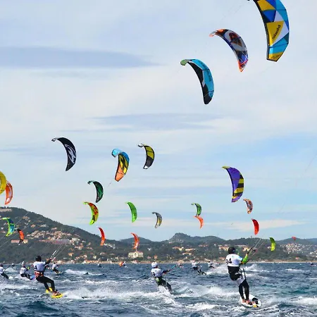 Ravissant T1 Avec Jardinet Proche De La Appartement Hyères