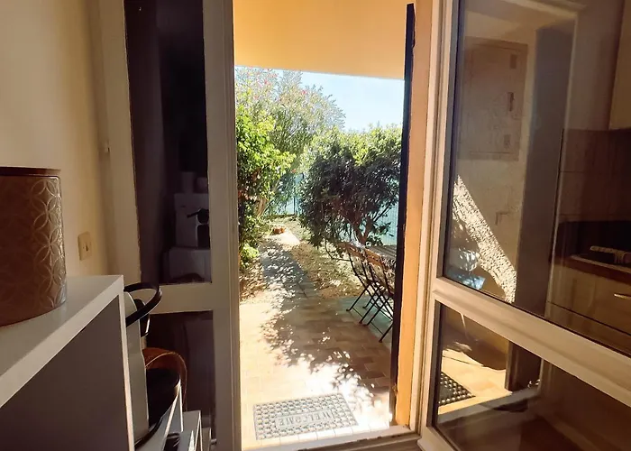 Ravissant T1 Avec Jardinet Proche De La Апартаменты Йер