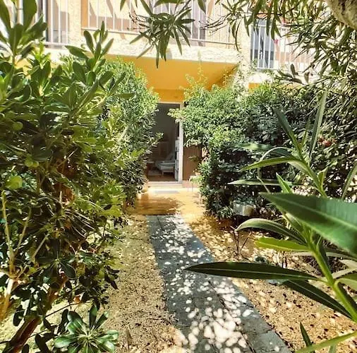 Ravissant T1 Avec Jardinet Proche De La *